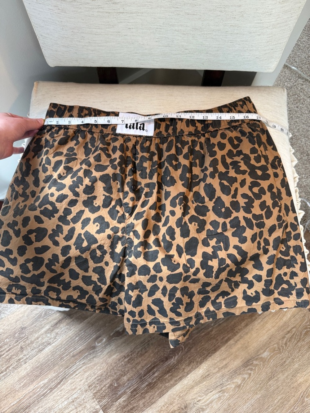 Dressed in Lala-100% cotton-Leopard Print Boxer Shorts with pockets. - Picture 4 of 5